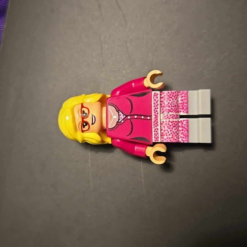 LEGO Bernadette Rostenkowski Minifigure From The Big Bang Theory